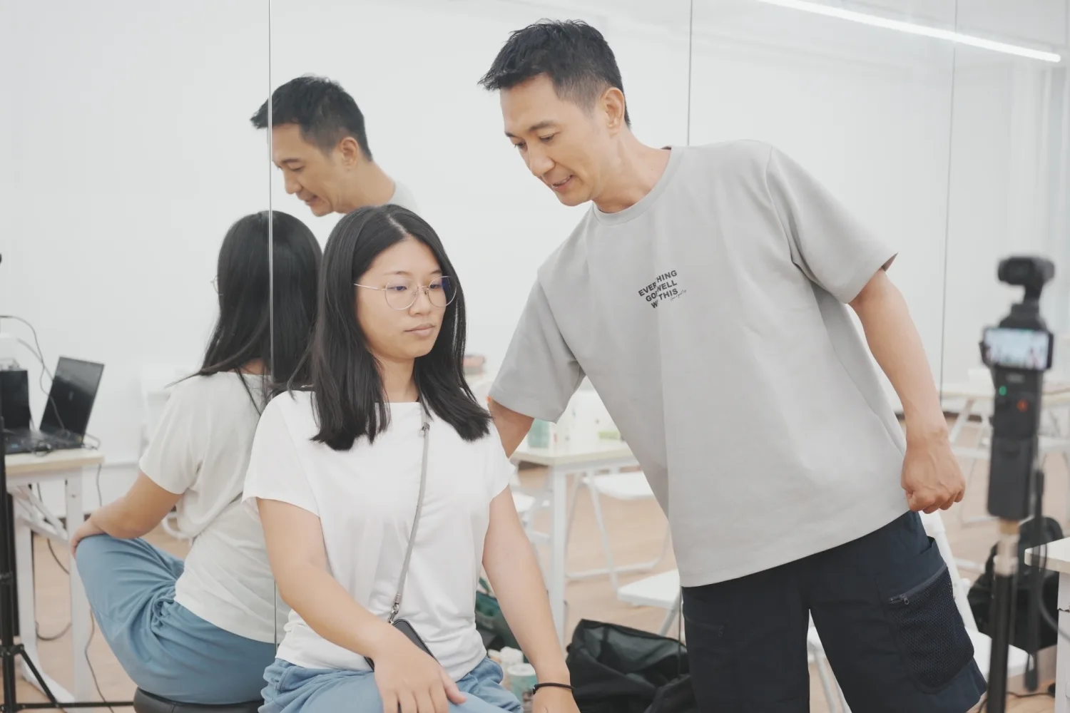 Derek 帶領身體覺察與呼吸練習