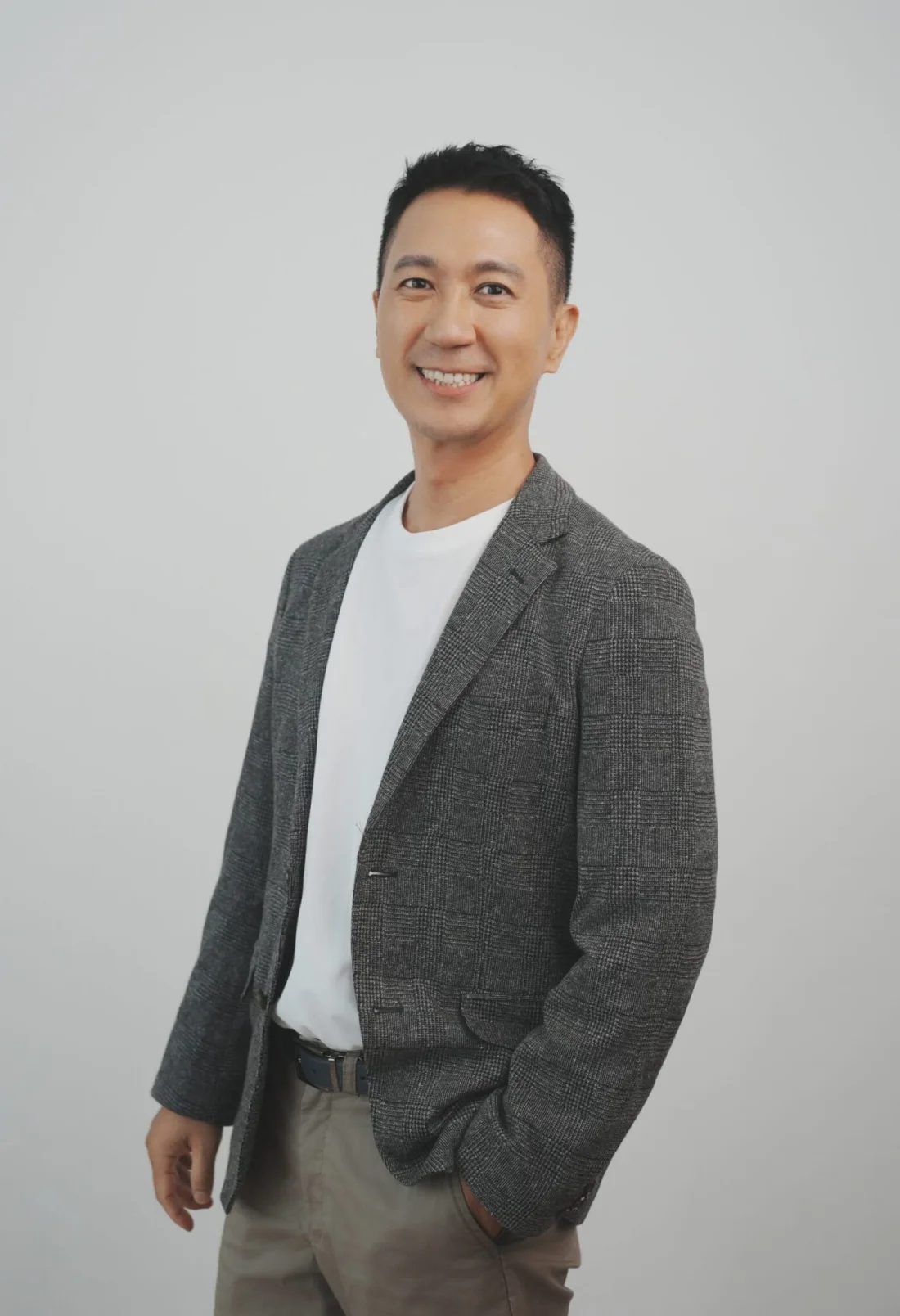 催眠師 Derek 何明遠形象照